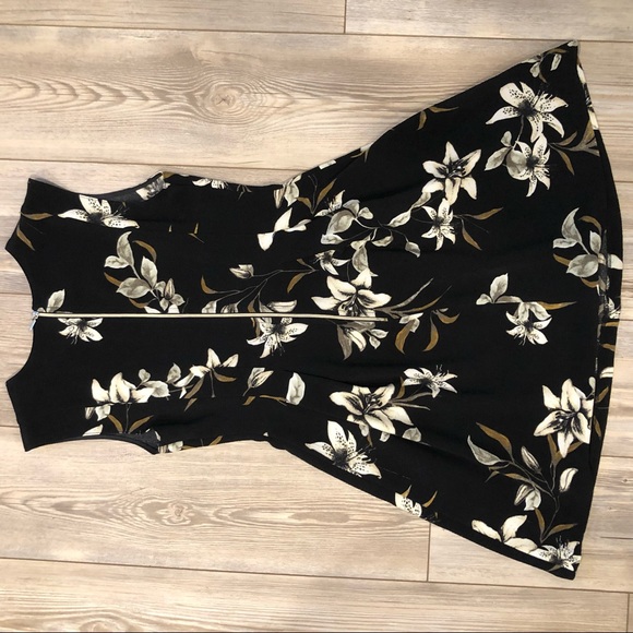 Dynamite skater dress - size M - Picture 3 of 4